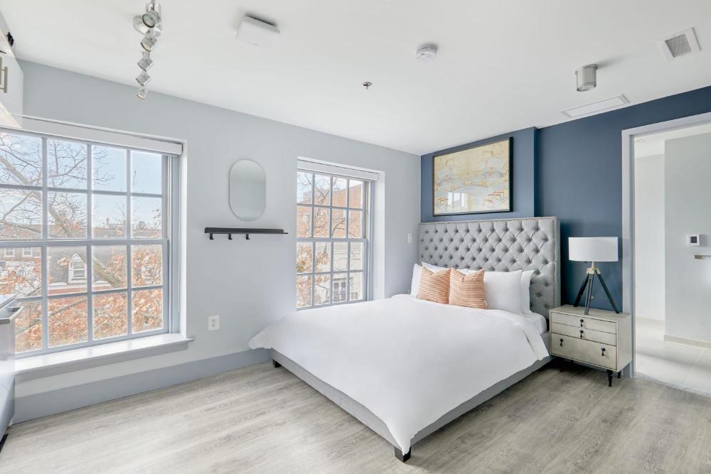 Queen Studio (Self Check-in with Virtual Front Desk) interior